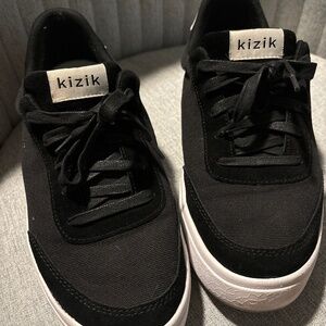 Kizik size 11 wide womens sneakers